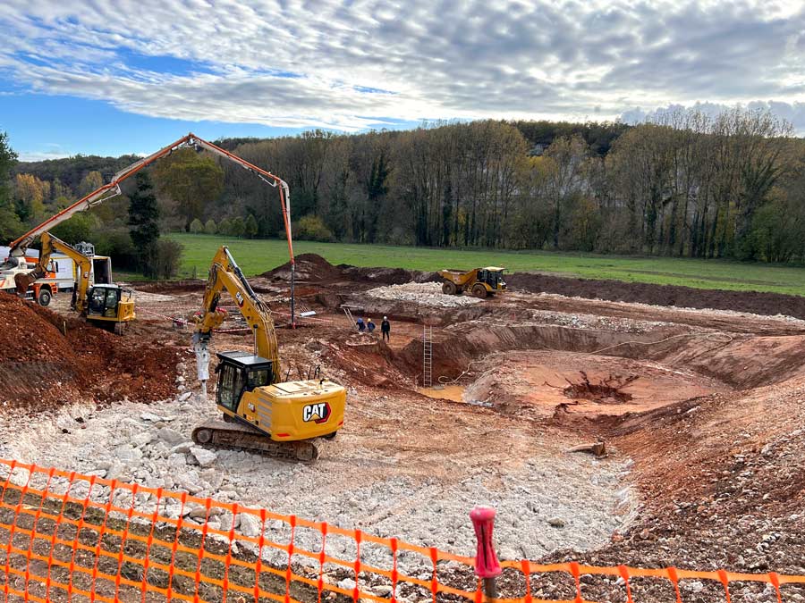 Terrassement et nivellement de terrain assurés par TCTP en Dordogne.