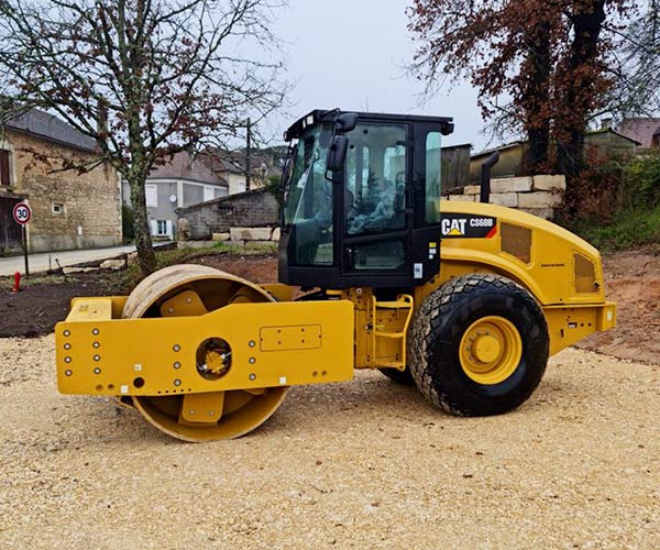 Parc d’engins professionnels disponible pour vos chantiers en Dordogne.