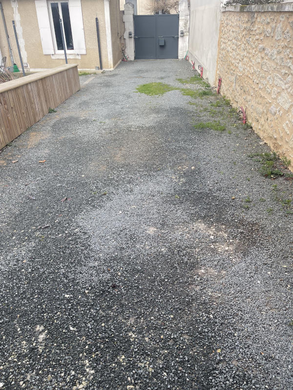 Cour de maison en ville à périgeux avant travaux