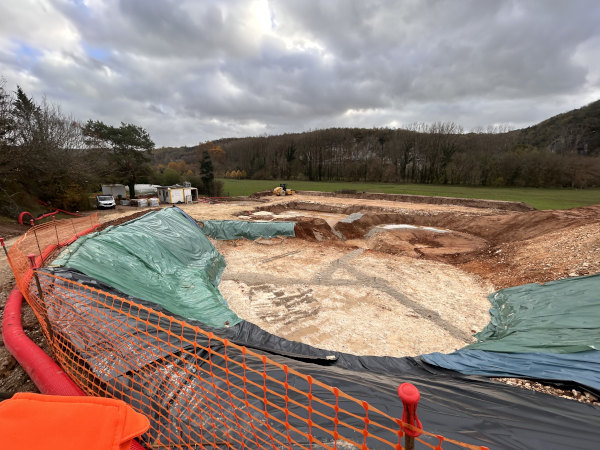terrassement d'une station d'épuration aux Eyzies à côté de Sarlat