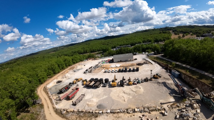 Photo aérienne du dépôt de l'entreprise TCTP à Azerat en Dordogne