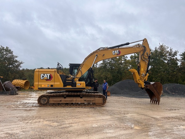 Location de matériel de travaux publics de l'entreprise SARL TCTP à Azerat 24210 Caterpillar 320 Next Gen 20T guidage 2D