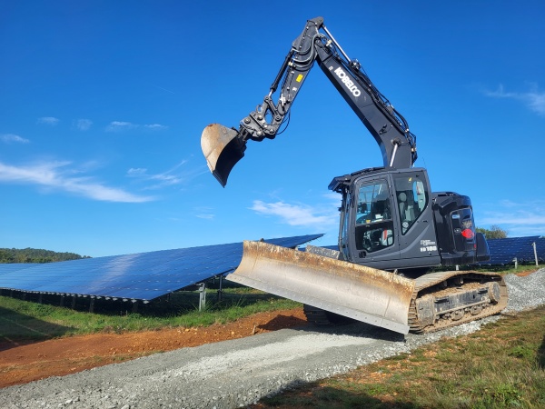 Location de matériel de travaux publics de l'entreprise SARL TCTP à Azerat 24210 Kobelco ED160BR lame bull