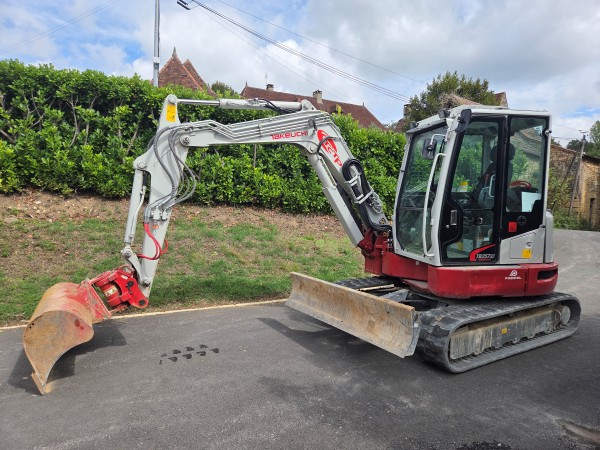 Location de matériel de l'entreprise TCTP mini-pelle 5 tonnes Takeuchi TB 257 Fr