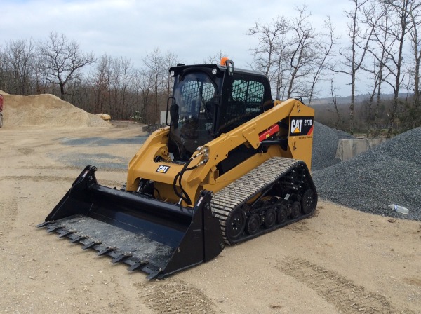 Location de matériel de travaux publics de l'entreprise SARL TCTP à Azerat 24210 bob à chenille Caterpillar 277D