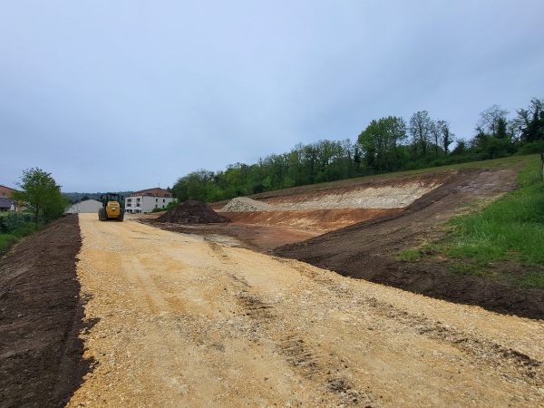 Réalisation par l'entreprise SARL TCTP en Dordogne d'un terrassement en risbermes pour accueillir des maisons neuves sur la commune de Bassillac dans le 24