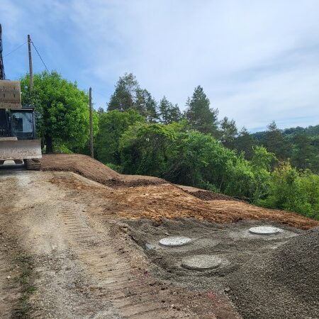 Aménagement de talus et pose de cuve de récupération d'eau pluviale en béton de 3000L chacune par l'entreprise SARL TCTP en Dordogne