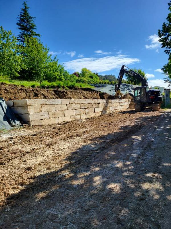 TCTP-24-BLOCS-ENROCHEMENT-AMÉNAGEMENT-TERRASSEMENT-TRAITEMENT-CHAUX-ÉBOULEMENT-DE-TALUS-KOBELCO-ED160BR