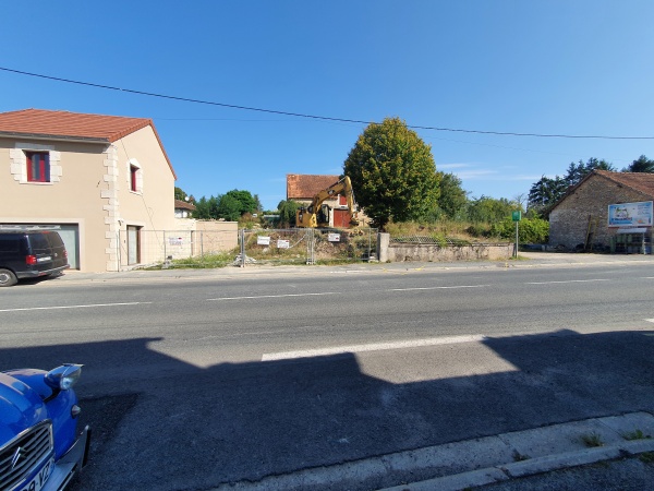 Photo prise avant le commencement du chantier d'aménagement du bureau de tabac à Fossemagne 24210 par l'entreprise SARL TCTP en Dordogne