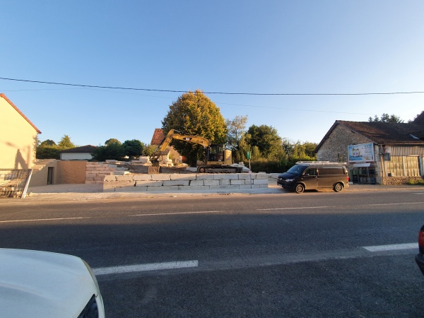 TCTP-24-BUREAU-DE-TABAC-FOSSEMAGNE-24210-TRAVAUX-AMÉNAGEMENT-URBAIN-VOIRIE-PAYSAGER-BLOCS-ENROCHEMENT-LIMEYRAT