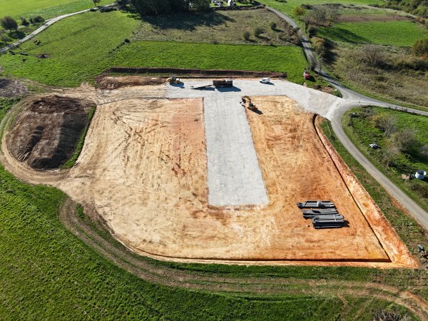 TCTP-24-CHANTIER-TERRASSEMENT-EMPIERREMENT-STRUCTURE-CALCAIRE-BATIMENT-AGRICOLE-FOSSÉ-PHOTOVOLTAIQUE