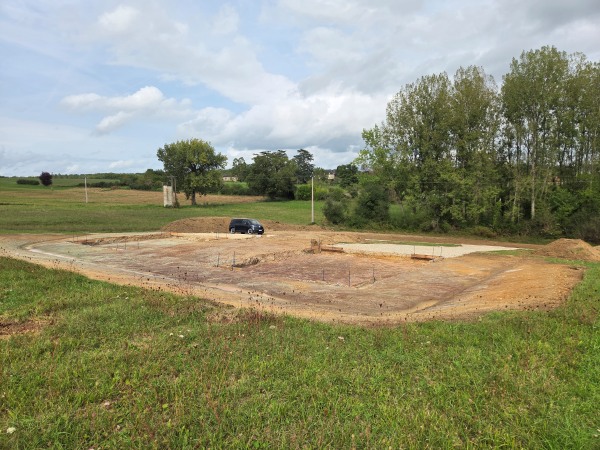 Terrassement d'une plate forme et des vides sanitaires pour deux maisons neuve à Saint Rabier par l'entreprise SARL TCTP en Dordogne.